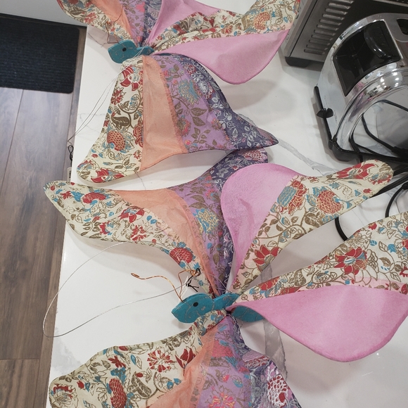 **SOLD** Set of Silk Paper Butterflies Mobil BNWT - Picture 3 of 7